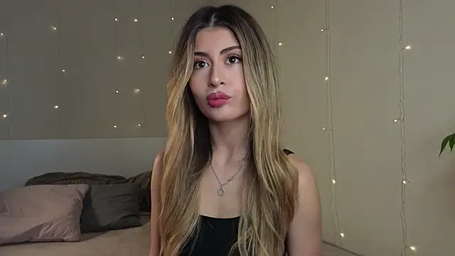 Snapshot of GeorginaHarn chatting on 28, 10, 2025 GeorginaHarn online show from 28, 10, 2025