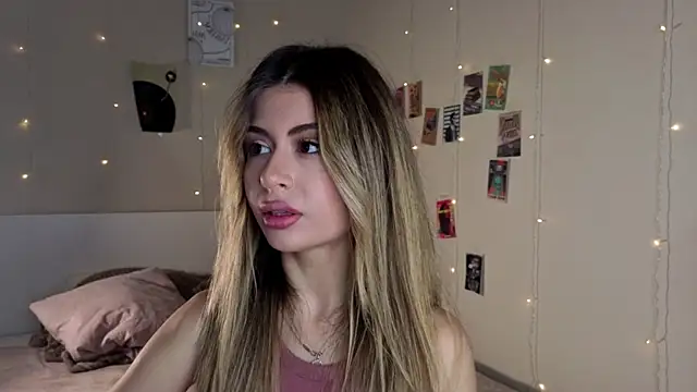 Snapshot of GeorginaHarn chatting on 22, 10, 2025 GeorginaHarn online show from 22, 10, 2025