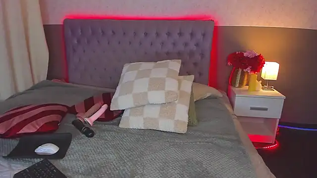 Snapshot of NathalyStars chatting on 17, 11, 2025 NathalyStars online show from 17, 11, 2025