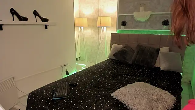 IsabelKiss online show from 15, 11, 2025