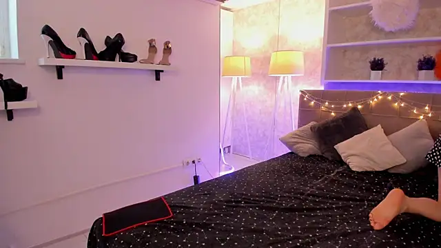 IsabelKiss online show from 5, 4, 2026