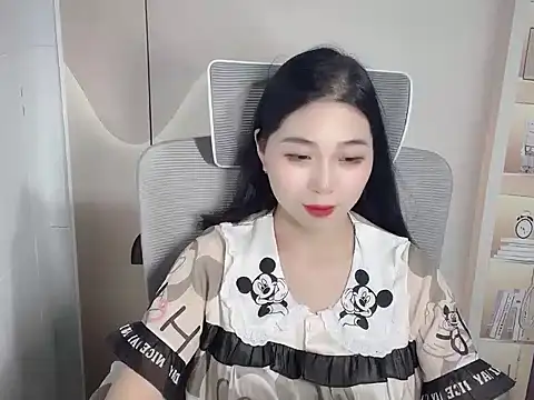 Strawberry18x online show from 6, 10, 2025