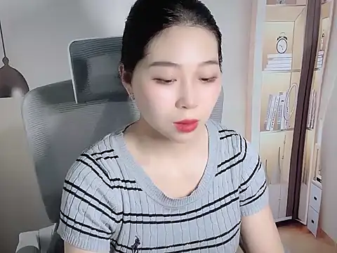 Strawberry18x online show from 22, 9, 2025