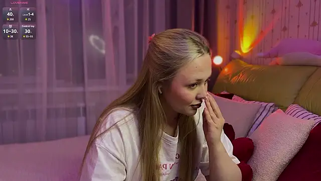 Estella Elwood online show from 4, 3, 2026