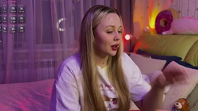 Snapshot of Estella_Elwood chatting on 27, 4, 2026 Estella Elwood online show from 27, 4, 2026