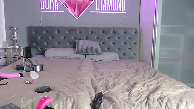 Snapshot of CoraDiamond chatting on 19, 9, 2025 CoraDiamond online show from 19, 9, 2025