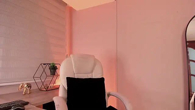 Emma  clark  online show from 21, 3, 2026