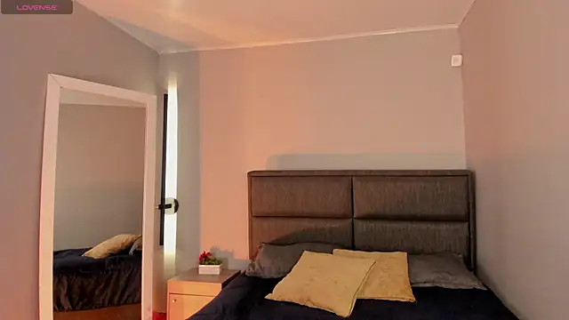 Emma  clark  online show from 20, 4, 2026