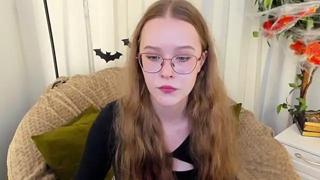 Snapshot of MandyMils chatting on 25, 10, 2025 MandyMils online show from 25, 10, 2025