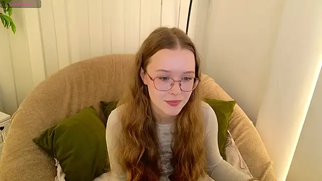 Snapshot of MandyMils chatting on 21, 9, 2025 MandyMils online show from 21, 9, 2025
