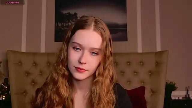 Snapshot of MandyMils chatting on 12, 10, 2025 MandyMils online show from 12, 10, 2025