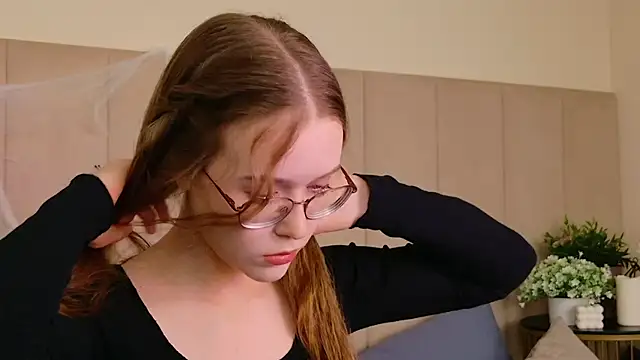 Snapshot of MandyMils chatting on 26, 10, 2025 MandyMils online show from 26, 10, 2025