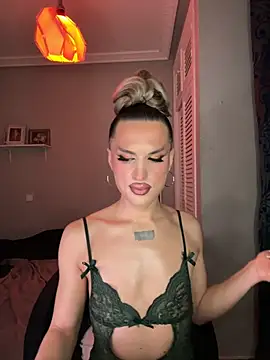 Snapshot of lacattiva chatting on 14, 10, 2025 lacattiva online show from 14, 10, 2025