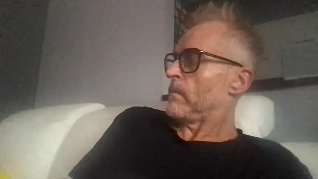 Snapshot of Axl_hot chatting on 23, 9, 2025 Axl hot online show from 23, 9, 2025