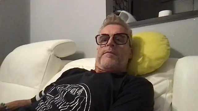 Axl hot online show from 11, 6, 2026