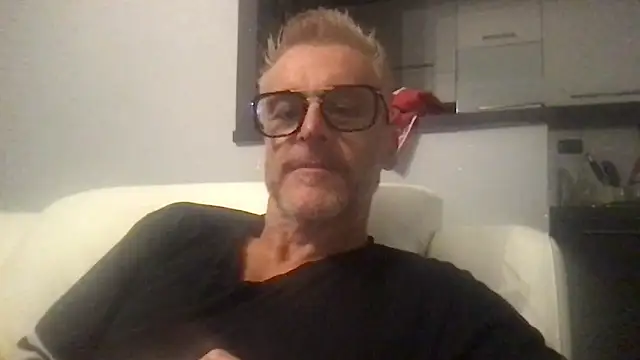 Snapshot of Axl_hot chatting on 22, 9, 2025 Axl hot online show from 22, 9, 2025
