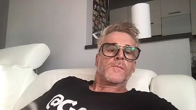 Axl hot online show from 14, 7, 2026