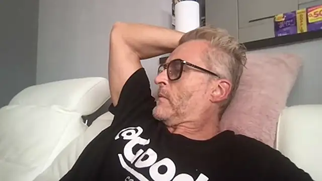 Axl hot online show from 18, 7, 2026