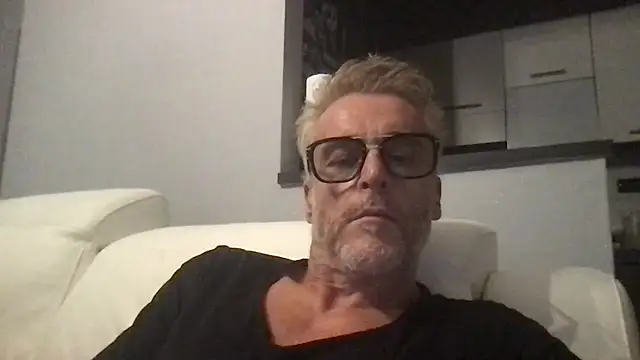 Axl hot online show from 21, 7, 2026