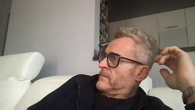 Axl hot online show from 10, 1, 2026