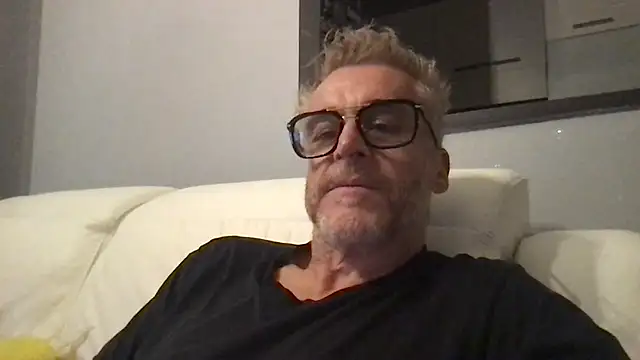 Axl hot online show from 3, 6, 2026