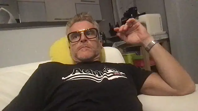 Axl hot online show from 29, 6, 2026