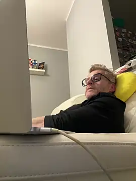 Axl hot online show from 20, 2, 2026