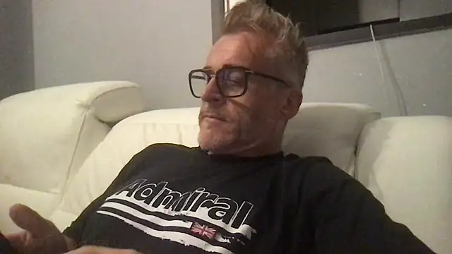 Axl hot online show from 30, 6, 2026