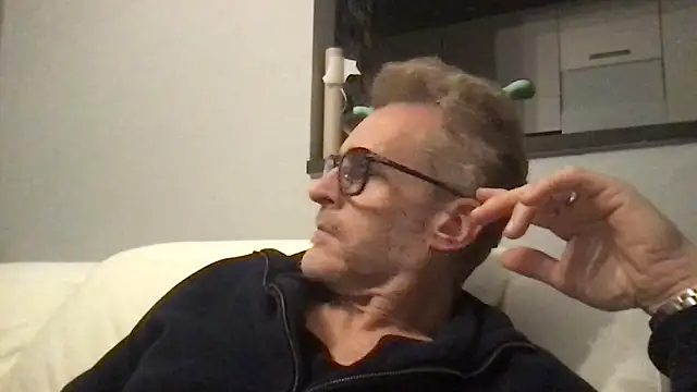 Axl hot online show from 10, 2, 2026