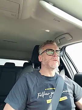 Axl hot online show from 19, 4, 2026