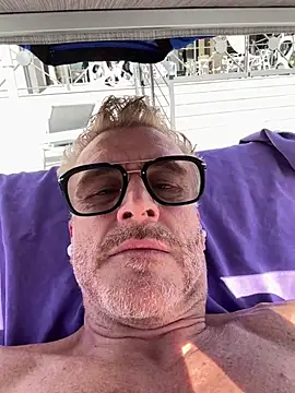 Axl hot online show from 26, 5, 2026