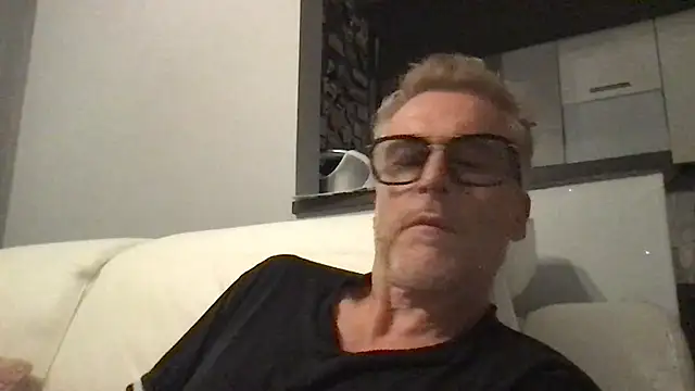 Axl hot online show from 8, 6, 2026