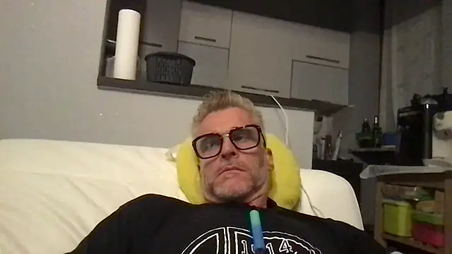 Axl hot online show from 14, 6, 2026