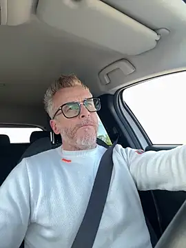 Axl hot online show from 31, 3, 2026