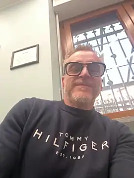 Axl hot online show from 20, 3, 2026