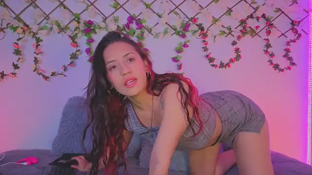 Snapshot of Lolarosesxs chatting on 19, 11, 2025 Lolarosesxs online show from 19, 11, 2025