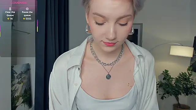 Snapshot of OdelynaAsp chatting on 23, 10, 2025 OdelynaAsp online show from 23, 10, 2025