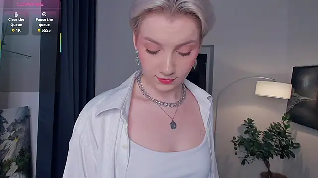 Snapshot of OdelynaAsp chatting on 6, 11, 2025 OdelynaAsp online show from 6, 11, 2025