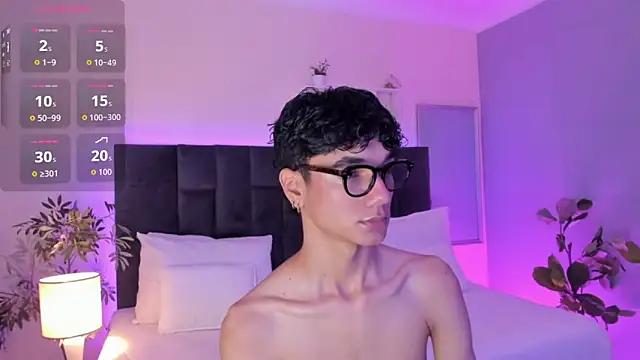 Snapshot of Phillicious__ chatting on 16, 11, 2025 Phillicious online show from 16, 11, 2025