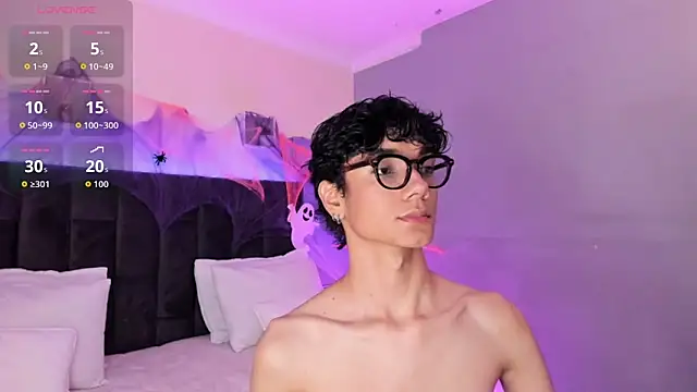 Snapshot of Phillicious__ chatting on 17, 10, 2025 Phillicious online show from 17, 10, 2025