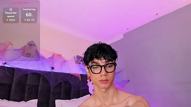 Snapshot of Phillicious__ chatting on 11, 10, 2025 Phillicious online show from 11, 10, 2025