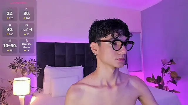 Snapshot of Phillicious__ chatting on 12, 11, 2025 Phillicious online show from 12, 11, 2025