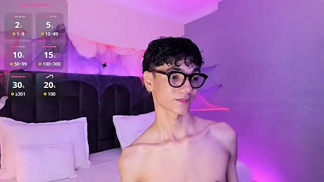 Snapshot of Phillicious__ chatting on 30, 10, 2025 Phillicious online show from 30, 10, 2025