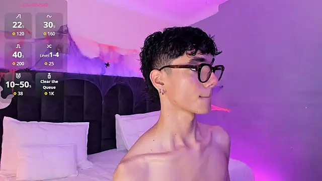 Snapshot of Phillicious__ chatting on 29, 10, 2025 Phillicious online show from 29, 10, 2025