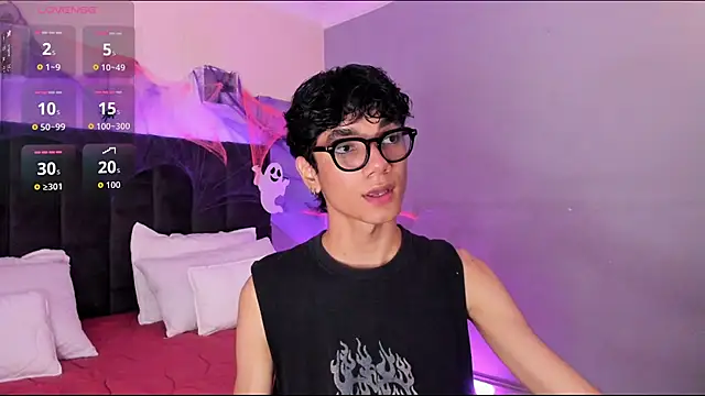 Snapshot of Phillicious__ chatting on 15, 10, 2025 Phillicious online show from 15, 10, 2025