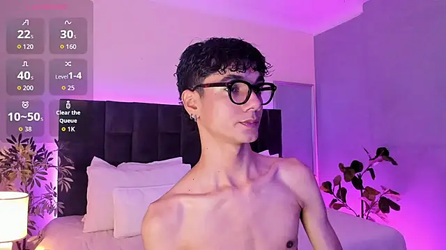 Snapshot of Phillicious__ chatting on 6, 11, 2025 Phillicious online show from 6, 11, 2025