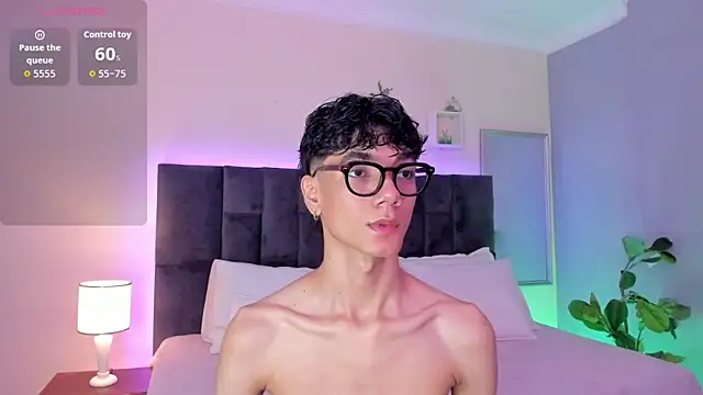 Snapshot of Phillicious__ chatting on 5, 1, 2026 Phillicious online show from 5, 1, 2026