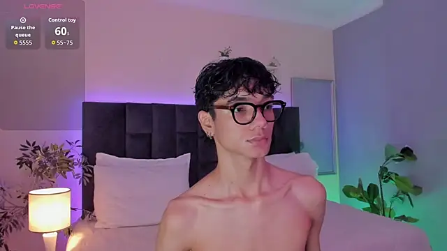 Snapshot of Phillicious__ chatting on 30, 11, 2025 Phillicious online show from 30, 11, 2025