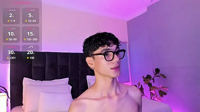 Snapshot of Phillicious__ chatting on 5, 11, 2025 Phillicious online show from 5, 11, 2025