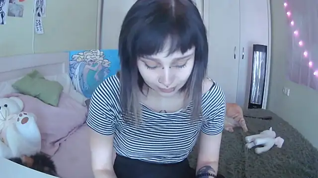 SineKiraReal online show from 4, 10, 2025